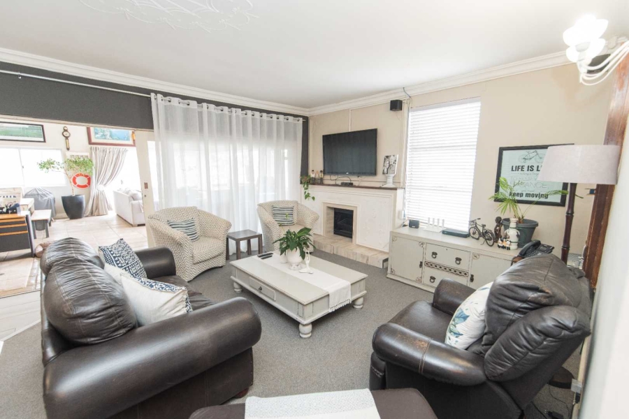 8 Bedroom Property for Sale in Summerstrand Eastern Cape